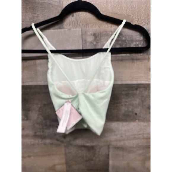 Victorias Secret Flow on Point Strappy Back SMALL  Sports Bra Light Mint NEW - Picture 2 of 3